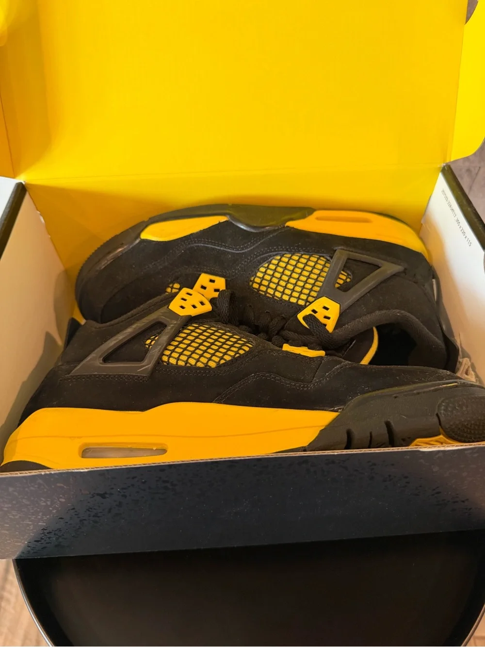 Nike Air Jordan 4 Retro Thunder GS | 7Y/W8.5 | Black & Yellow | Worn Once